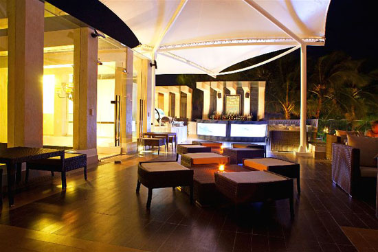 The-District-Boracay-Happy-Hour-at-Star-Lounge-Roof-Deck-opt